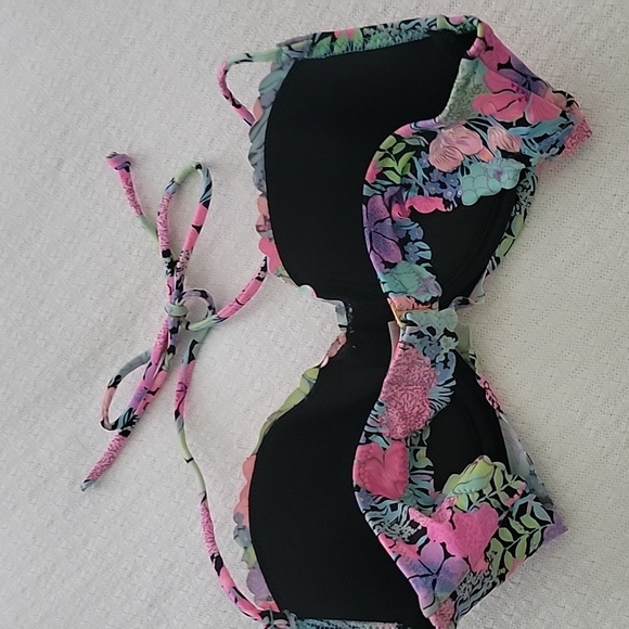 Bikini - Picture 2 of 7